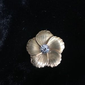 Small Gold Flower Brooch